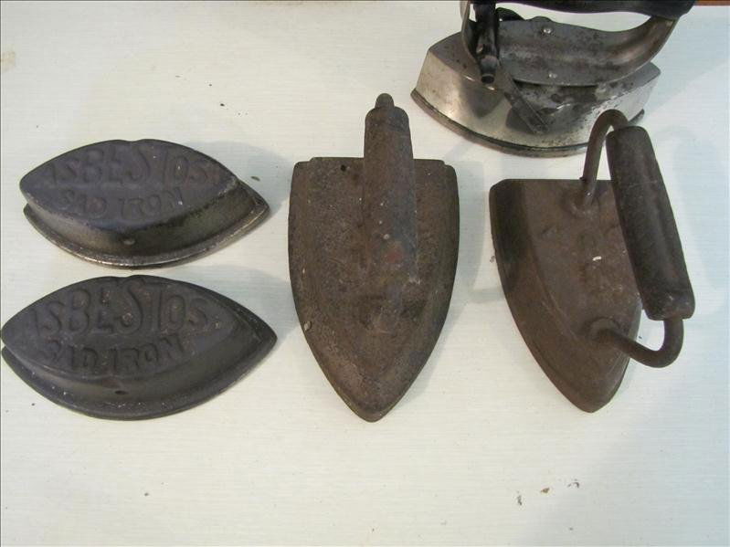 Lot of 5 Sad Irons Cast Iron: Lot of 5 Sad Irons Cast Iron This lot includes 5 sad irons: 3 asbestos irons with cover, 6 AGW and 8. Great collection!
