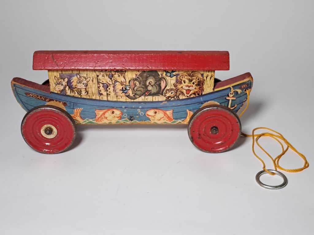 Gong Bell Noah's Ark Wood Pull Toy (1 of 7)