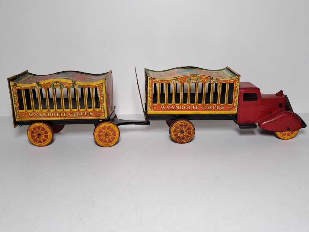 Vintage Wyandotte Steel Circus Truck w/Trailer (1 of 6)