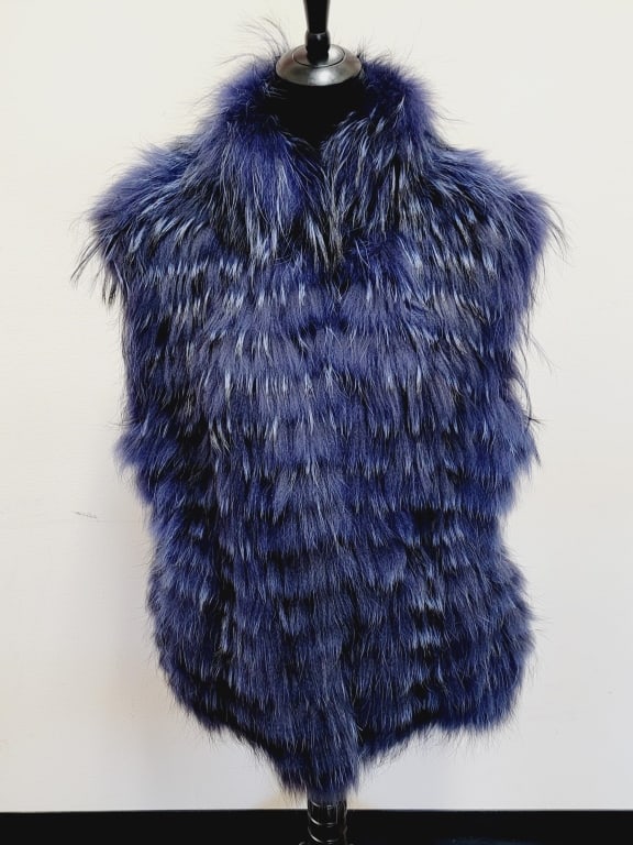 Blue Racoon Fur Vest: Dyed navy blue, racoon fur vest, size XL, from Finland, see photos.
