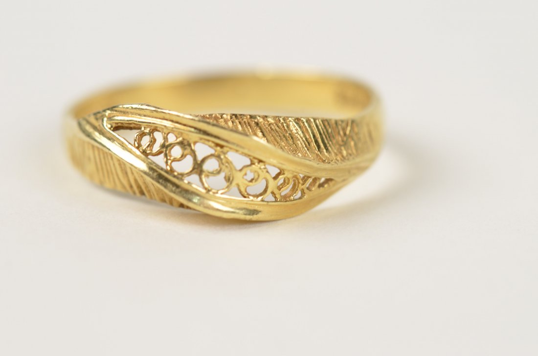 18 K Yellow Gold Band: 18 K Yellow Gold Band, 2.3 gr. Beautiful intricate laser cut design on front. Weight is .05 Troy ozt. Ring size 7.5 , determined using Zales.com - ring size chart. Ring size is approximate.