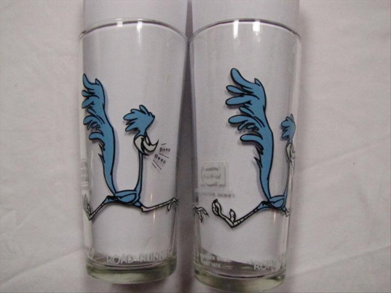 Pair of Pepsi Cola Road Runner Tumblers: Pair of Pepsi Cola Road Runner Tumblers Offered is a pair of Warner Brothers 1973 Road Runner character glasses with Pepsi Cola. They measure 6.5" tall and 3" in diameter at the mouth. Pair of collect