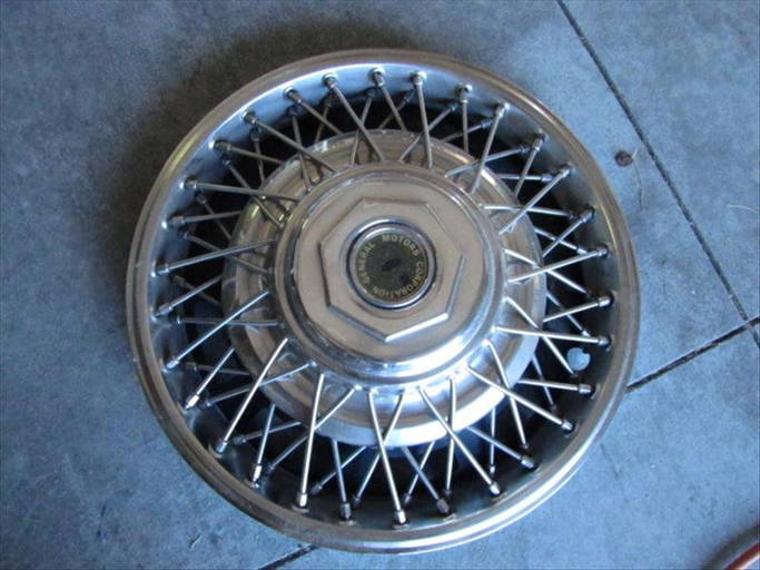 Set Of (4) Wire Wheel Hub Caps