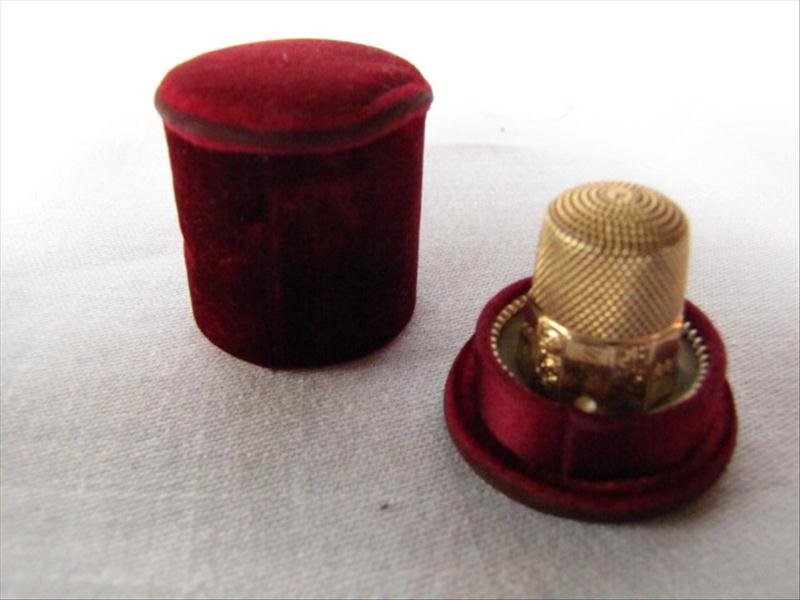 14K Gold Thimble in Velvet Case: 14K Gold Thimble in Velvet Case Thimble is monogrammed Oct 20, 1897 and size 10.