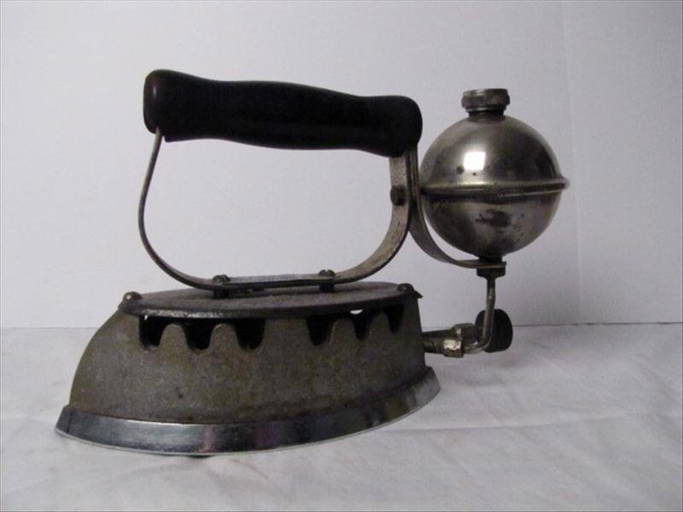 Vintage Gas "diamond Iron" By Akron Lamp Co.