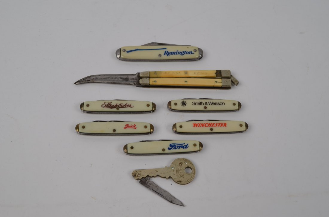 Assorted Car Dealer/Fire Arms Advertising Knives: This is a lot that includes pocket knives advertising for Buick, Studebaker, Ford, Smith and Wesson, Winchester, and Remington. Also included in this lot is a concealed key knife in a Yale key made by