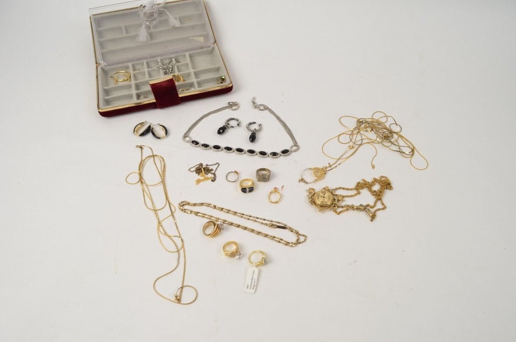 Costume Jewelry: Monet necklace and matching earrings. Earrings, necklaces, and more. A nice lot of costume jewelry. Jewelry comes with the velvet caes seen in the photos.