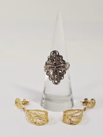 6.12 Grams 14K Gold Jewelry: Ring & Earrings