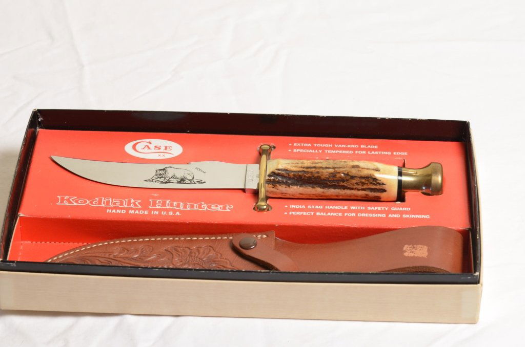 Case XX Kodiak Hunters Knife: Knife is still in original box with heavily embossed leather sheath. Never used. Stag handle.