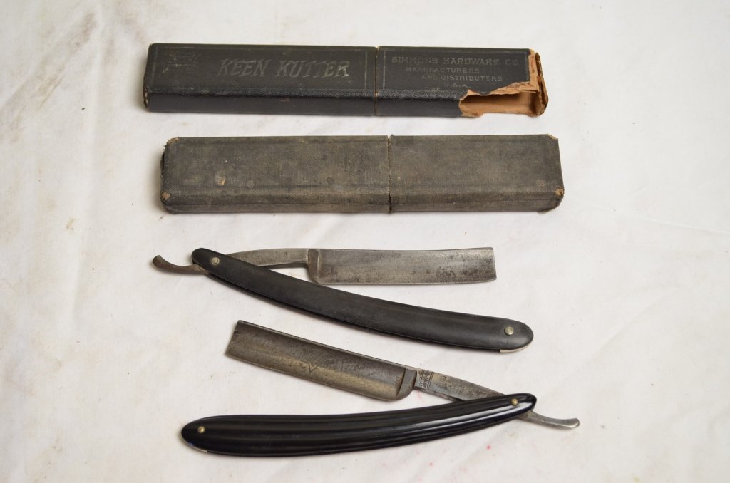 2 Shapleigh Hardware & Keen Kutter Razors: 2 Keen Kutter razors. One razor is model number 53 marked Shapleigh Hardware. The other razor is clearly marked Keen Kutter with logo on the blade.