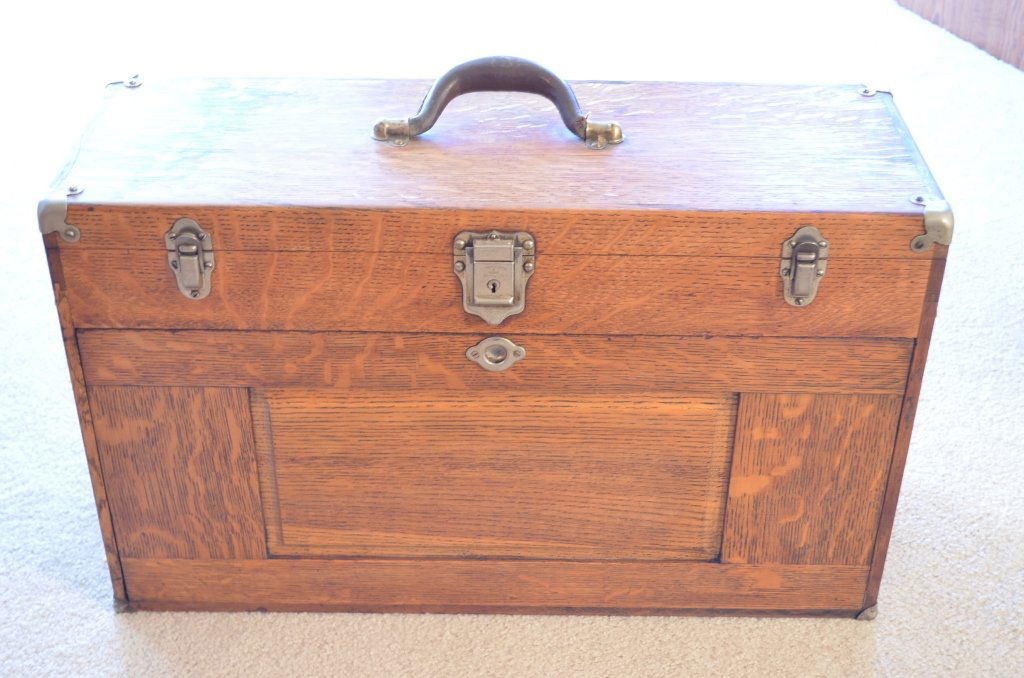 Gerstner Keen Kutter Machinist Chest: Gerstner Keen Kutter machinist chest. Chest has 11 drawers and open tray. Has original key and locks fine. Keen Kutter logo is a tin logo. Chest is quarter-sawn oak.