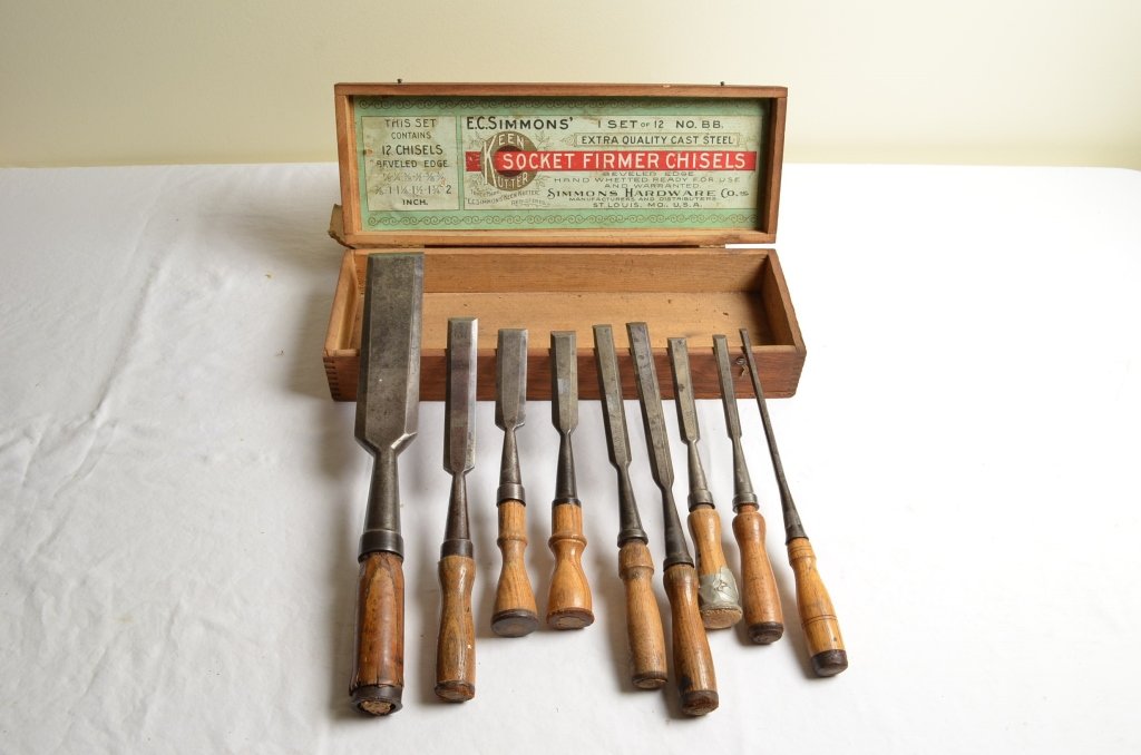 Keen Kutter Socket Farmer Chisels in Box: Set is incomplete. Comes with 9 chisels, 1 of the wooden handles is loose. E. C. Simmons original hardwood case. Nice vintage collection of tools.