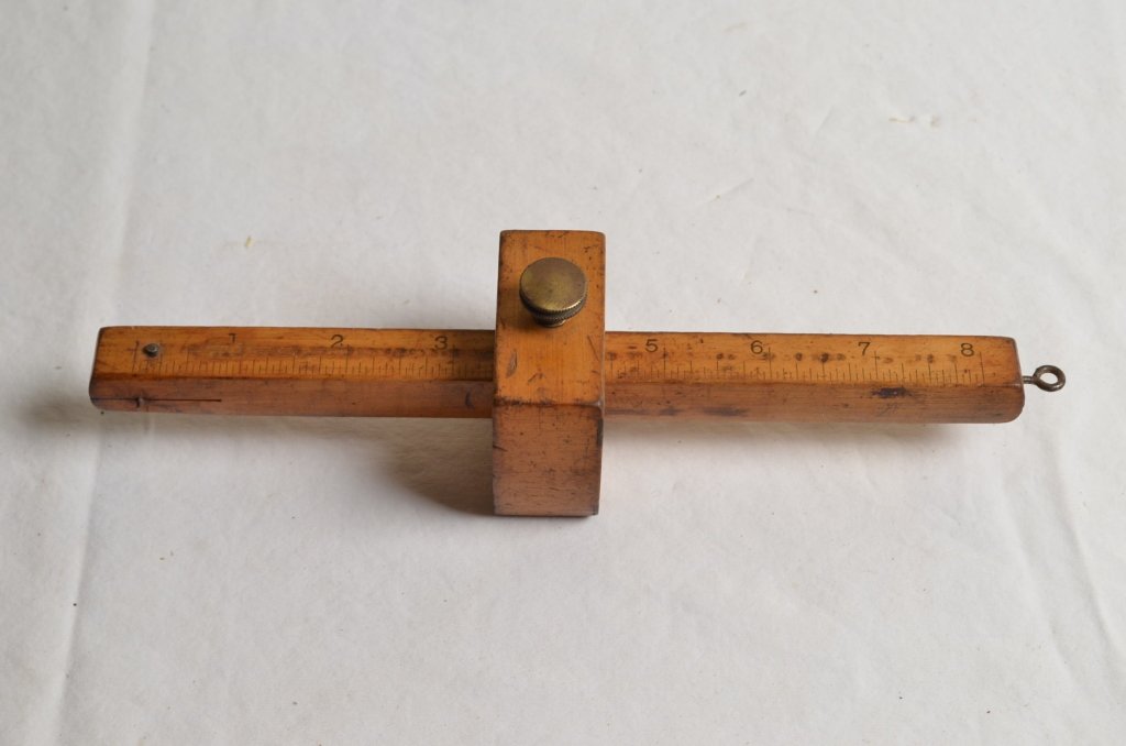 Keen Kutter/ E.C. Simmons Marking Gauge: Gauge 8" in length. All wood construction. Excellent vintage collectible tool.