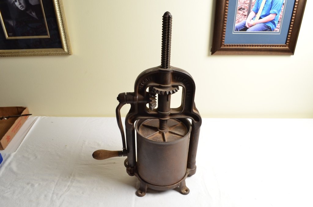 E.C. Simmons Fruit & Lard Press: Vintage fruit press is 4qt. Pattened Sept. 14, 1897.