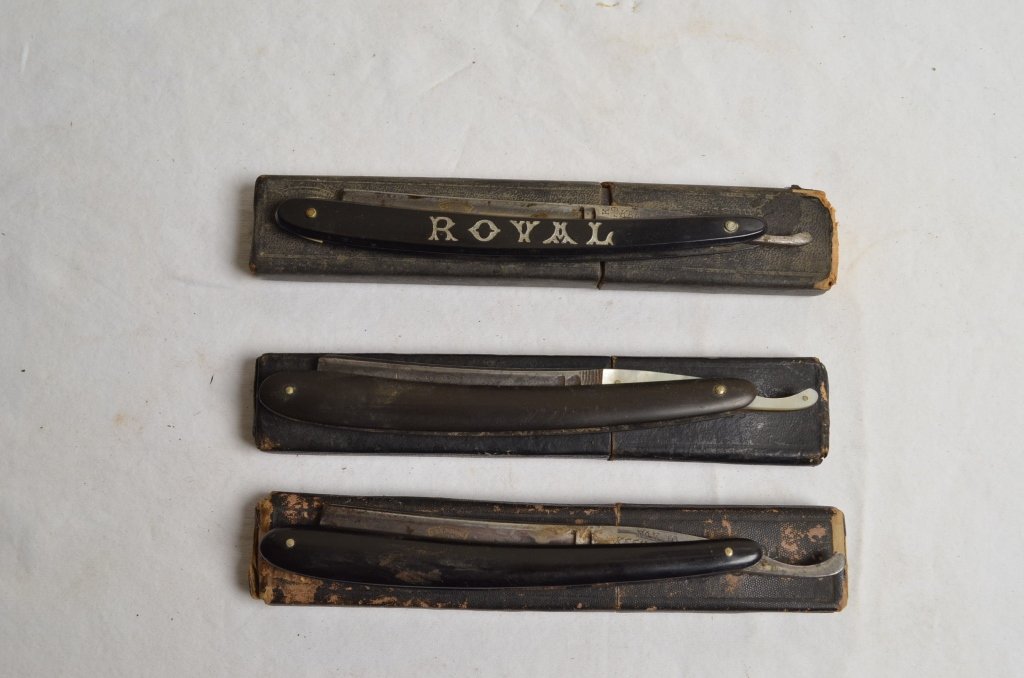 3 Keen Kutter E.C. Simmons Straight Razors: All still have original boxes. One Keen Kutter razor is a K119 and is marked Royal on blade and handle. Another razor has Mother of Pearl on base of blade. The blade is missing a piece of its cutting 