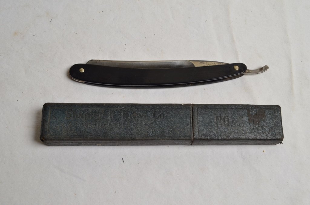 Shapleigh's Hardware Straight Razor: Blade is still very sharp. Comes in original box. No. S11.