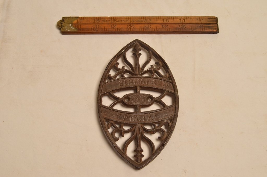 Simmons Trivet and Keen Kutter Folding Tape: Simmons Special Sadd Iron trivet in excellent condition. A Keen Kutter K660 1/2 folding tape measurer.