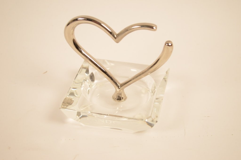 Pandora Crystal Ring Holder: A Pandora crystal ring holder with heart shape.