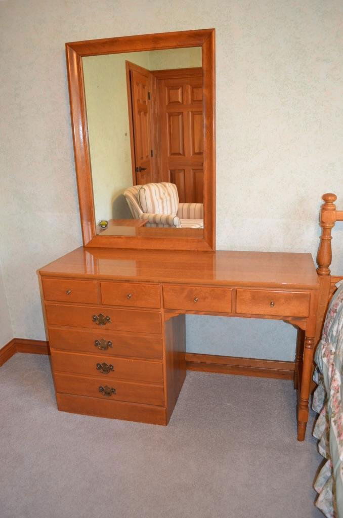 Ethan Allen Vanity Table W/ Mirror