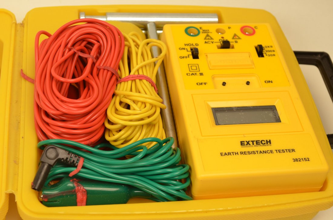 EXTECH Earth Ground Resistance Tester Model 382152 Aug 13, 2013