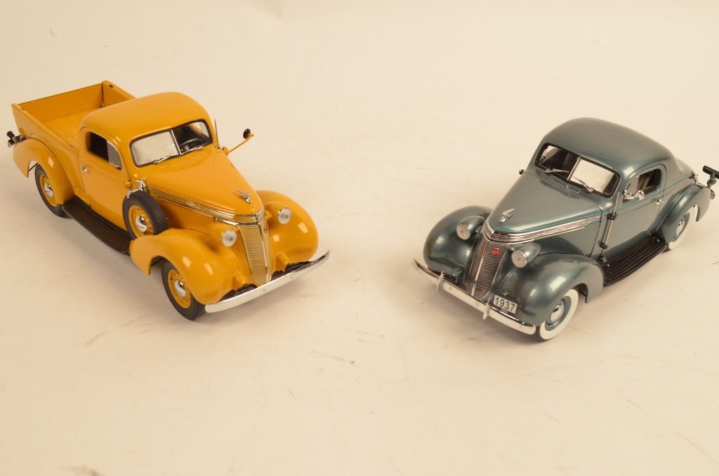 (2) Danbury Mint 1:18 Studebaker Die Cast: $20 Shipping/handling/insurance (up to $100) shipped in the continental United States. We do not combine multiple lots for shipping as the packages are sealed and labeled immediately after the item is