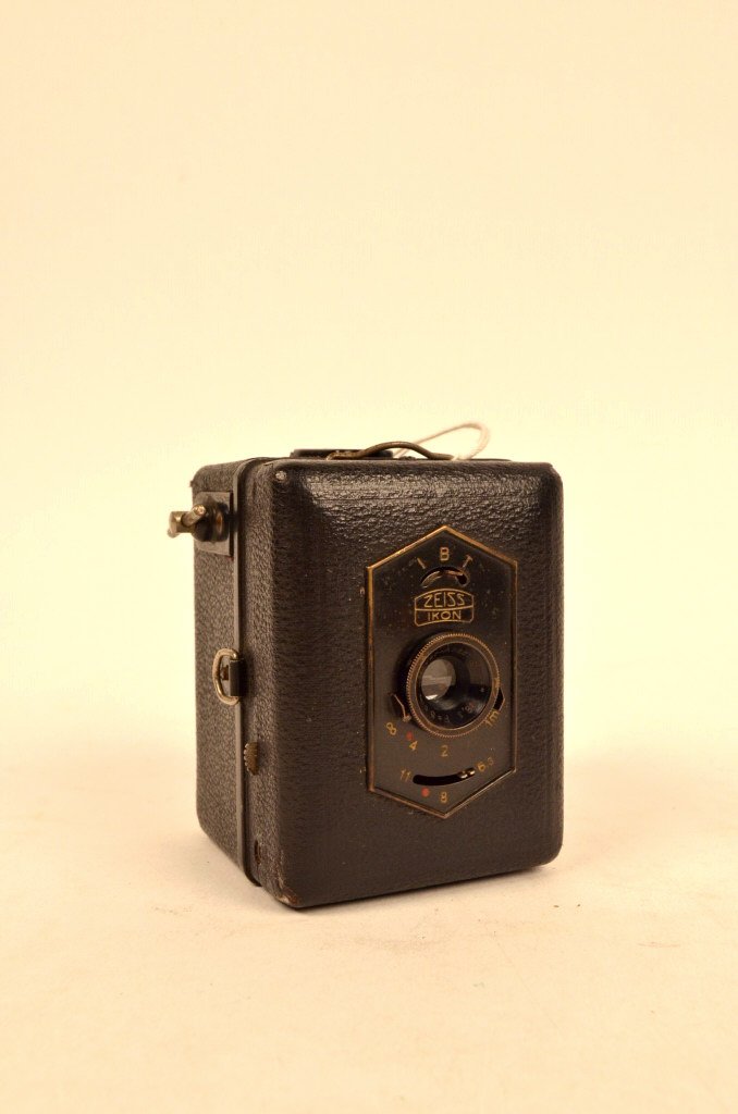 Zeiss Ikon Box Tenfor Camera Rare: $18 Shipping/handling/insurance (up to 100) shipped in the continental United States. We do not combine shipping as the packages are sealed and labeled immediately after the item is sold. Internationa