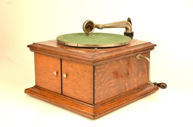*Ultona Victrola No.2 Phonograph Victor Talking Machine: This item will NOT ship. Please call our office at 260.441.8636 to arrange a time to get the items picked up. Items need to be picked up within 3 business days of the auction date. Quarter sawn oak Vi