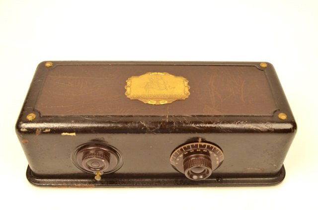 *Atwater Kent Receiving Set Model 35: Contact our recommended 3rd party for profit shipper Pak Mail at (260) 637-4809 for shipping quote PRIOR to bidding. Scheerer WILL NOT ship this item under any circumstances, no exceptions. Atwater Ke