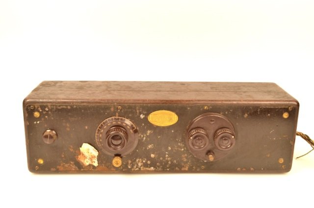 *Atwater Kent Model 33 Receiving Set: Contact our recommended 3rd party for profit shipper Pak Mail at (260) 637-4809 for shipping quote PRIOR to bidding. Scheerer WILL NOT ship this item under any circumstances, no exceptions. Atwater Ke