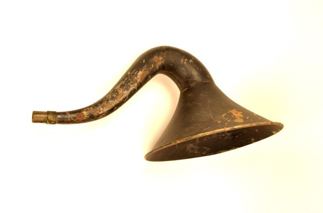 *Magnavox Phonograph Speaker: Contact our recommended 3rd party for profit shipper Pak Mail at (260) 637-4809 for shipping quote PRIOR to bidding. Scheerer WILL NOT ship this item under any circumstances, no exceptions. Measures a