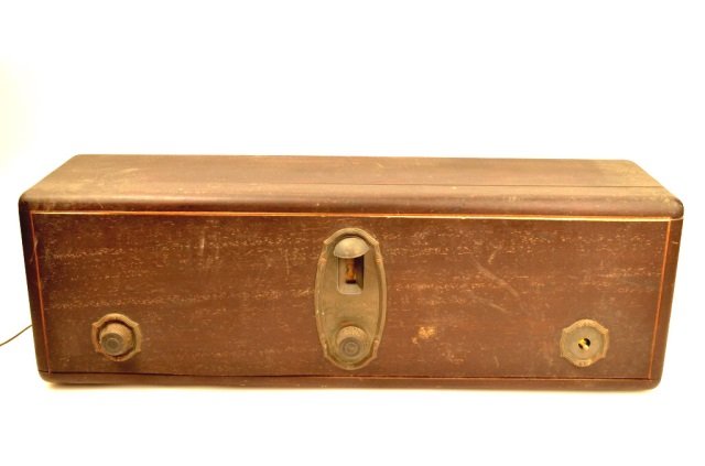 *7 Tube RCA Radiola 187: Contact our recommended 3rd party for profit shipper Pak Mail at (260) 637-4809 for shipping quote PRIOR to bidding. Scheerer WILL NOT ship this item under any circumstances, no exceptions. Measures 2