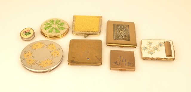 Assorted Ladies Vintage Compacts: FREE SHIPPING ON THIS LOT(continental US only, international bidders contact Pak Mail for shipping quote), buyer to pay $8.99 flat fee for handling, packaging and insurance on EACH INDIVIDUAL LOT (no 