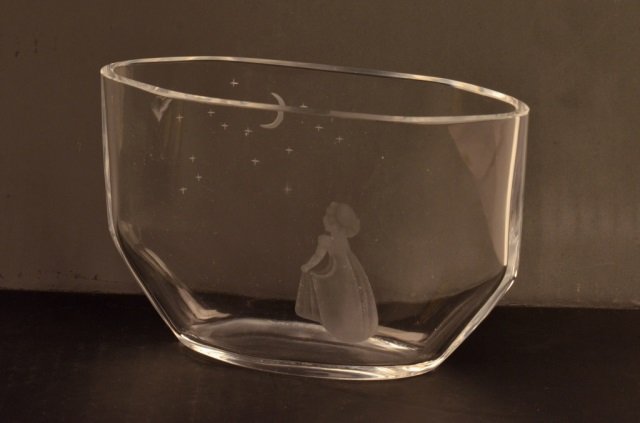 Orrefors Signed Crystal Bud Vase Girl Moon & Stars: FREE SHIPPING ON THIS LOT(continental US only, international bidders contact Pak Mail for shipping quote), buyer to pay $8.99 flat fee for handling, packaging and insurance on EACH INDIVIDUAL LOT (no 
