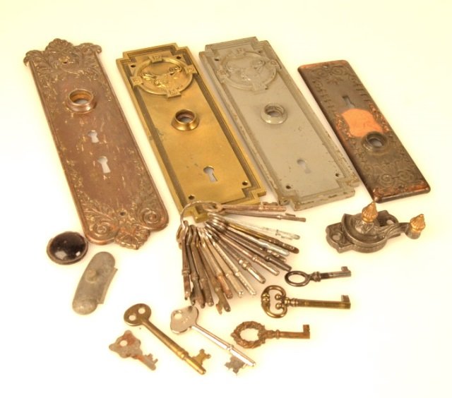 Eastlake Doorknob Plates, Hardware & Skeleton Keys: FREE SHIPPING ON THIS LOT(continental US only, international bidders contact Pak Mail for shipping quote), buyer to pay $8.99 flat fee for handling, packaging and insurance on EACH INDIVIDUAL LOT (no 