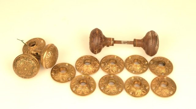 Victorian Door Knobs & Rosettes Hardware: FREE SHIPPING ON THIS LOT(continental US only, international bidders contact Pak Mail for shipping quote), buyer to pay $8.99 flat fee for handling, packaging and insurance on EACH INDIVIDUAL LOT (no 
