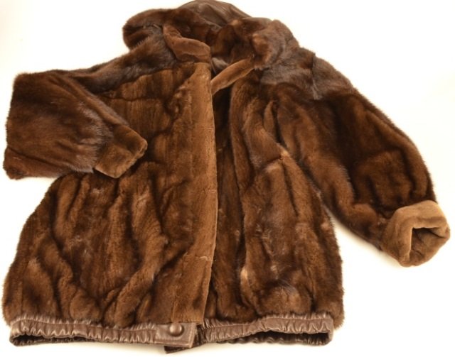 Reversible Mink Fur & Leather Coat: FREE SHIPPING ON THIS LOT(continental US only, international bidders contact Pak Mail for shipping quote), buyer to pay $8.99 flat fee for handling, packaging and insurance on EACH INDIVIDUAL LOT (no