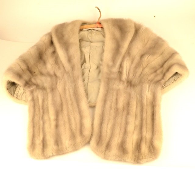 Ladies Wolf & Dessauer Mink Fur Stole: FREE SHIPPING ON THIS LOT(continental US only, international bidders contact Pak Mail for shipping quote), buyer to pay $7.99 flat fee for handling, packaging and insurance on EACH INDIVIDUAL LOT (no