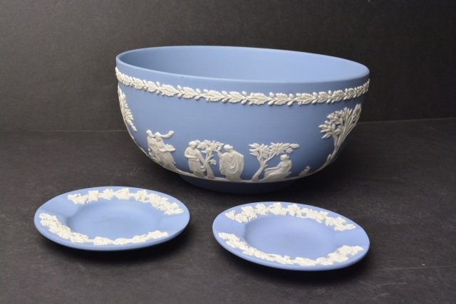 *(3) Wedgwood Blue Jasperware Bowl & Butter Pats: Contact our recommended 3rd party for profit shipper Pak Mail at (260) 637-4809 for shipping quote PRIOR to bidding. Scheerer WILL NOT ship this item under any circumstances, no exceptions. (3) Wedgwo