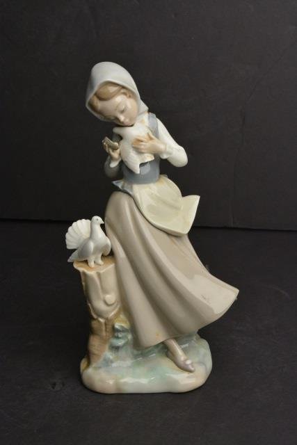 *Lladro Porcelain Figurine Girl W/ Pigeon 4915: Contact our recommended 3rd party for profit shipper Pak Mail at (260) 637-4809 for shipping quote PRIOR to bidding. Scheerer WILL NOT ship this item under any circumstances, no exceptions. Lladro por