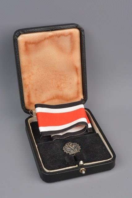 WWII German Oak Leaves & Ribbon in Original Case (1 of 4)