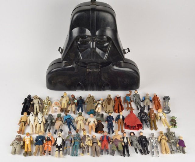 50 Star Wars Action Figures in Darth Vader Case (1 of 7)