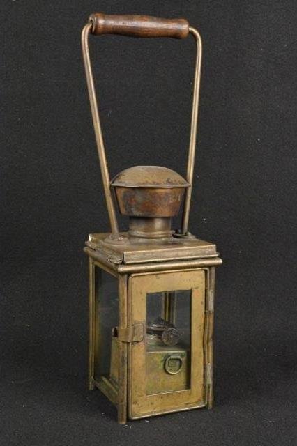 *Very Early Mariner's Lantern: Very early mariners lantern. Contact our recommended 3rd party "for profit" shipper Pak Mail at (260) 637-4809 or Pakmail419@yahoo.com for shipping quote PRIOR to bidding. Scheerer WILL NOT ship this