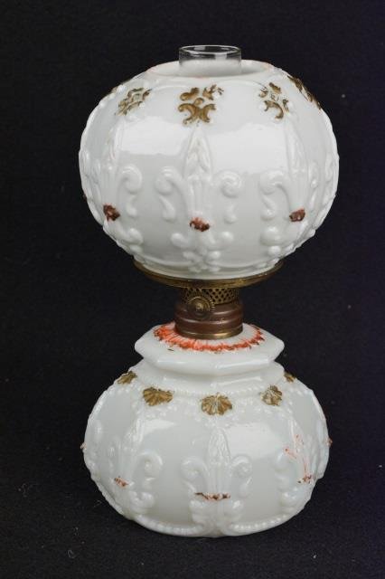*Miniature Milk Glass Fleur-De-Lis Lamp W/ Shade (1 of 6)