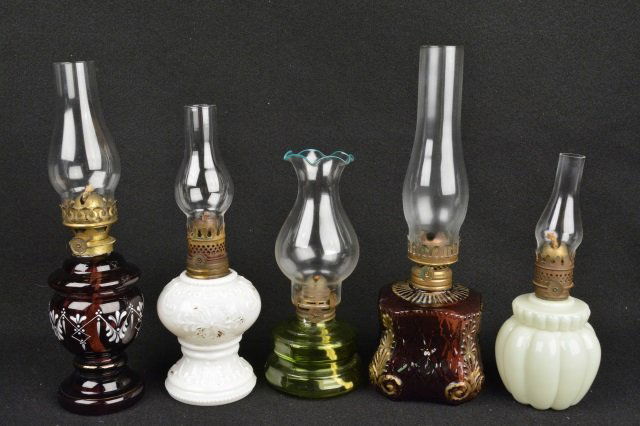 *(5) Vintage Miniature Oil Lamps: Contact our recommended 3rd party for profit shipper Pak Mail at (260) 637-4809 for shipping quote PRIOR to bidding. Scheerer WILL NOT ship this item under any circumstances, no exceptions. Cranberry