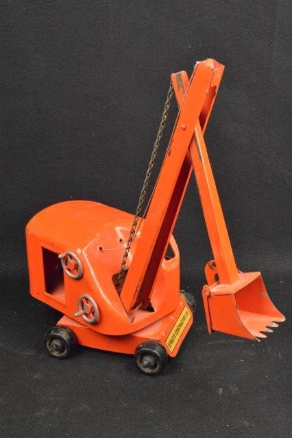 *Vintage Structo Pressed Steel Construction Toy (1 of 5)