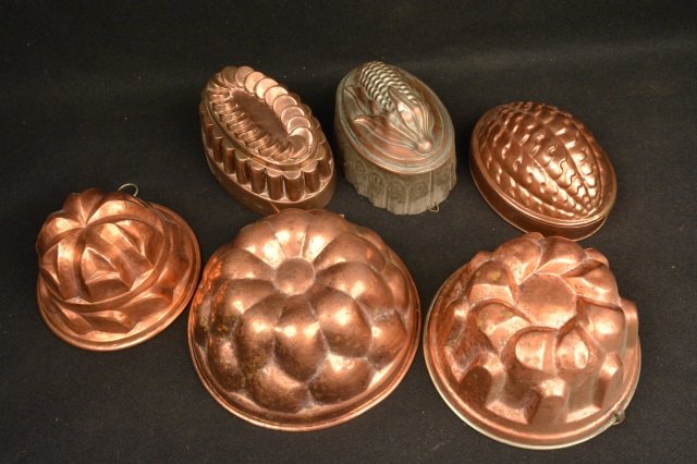 (6) Copper & Tin Jello Molds: (6) Copper and tin jello molds. Small jello molds measure 7", one comes with lid and is marked England 317. Larger jello molds are 7" , 8" & 9" diameter. Contact our recommended 3rd party for profit s