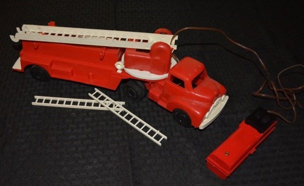 RARE 1950'S GMP Andygard Plastic Fire Engine Toy (1 of 2)