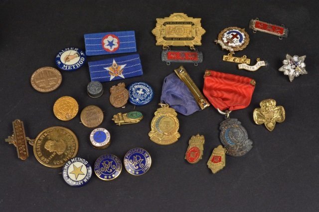 Vintage Wisconsin School Award Pins & Buttons: Band awards, pins, pin backs, and the Palmer Method buttons, Wisconsin WAUSAU. Contact our recommended 3rd party "for profit" shipper Pak Mail at (260) 637-4809 or Pakmail419@yahoo.com for shipping qu