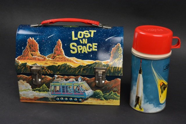 1967 Lost In Space Dome Top Lunch Box - Near Mint!: Lost in Space 1967 pressed steel dome top lunch box w/ thermos. Excellent condition, very clean! Contact our recommended 3rd party "for profit" shipper Pak Mail at (260) 637-4809 or Pakmail419@yahoo.c