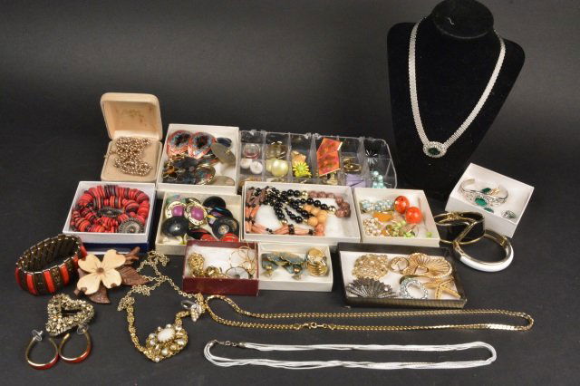 Designer Signed & Costume Jewelry: Clip on earrings, post back earrings, pins, vintage & costume jewelry, necklaces, art deco. Necklace, bracelet and earring set. Contact our recommended 3rd party "for profit" shipper Pak Mail at (260)